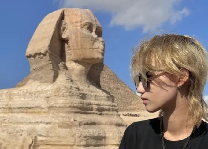 Cô gái 16 tuổi đặt chân tới tượng Nhân sư ở Ai Cập.