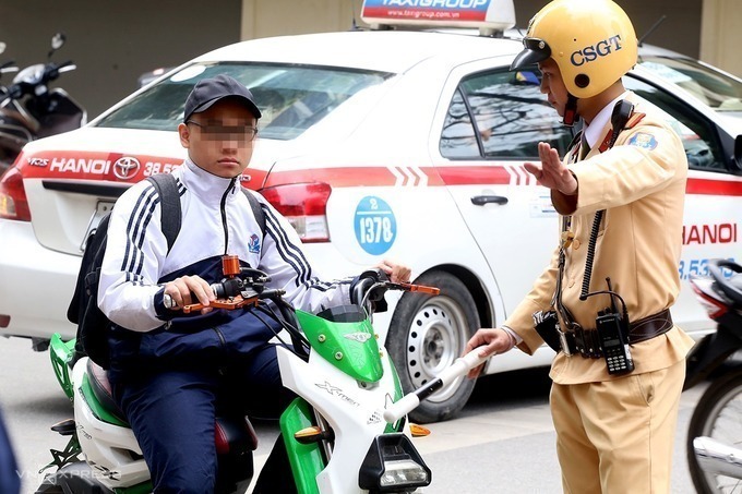 Cấp bằng lái xe cho người từ 15 tuổi: Khởi xướng tranh luận về giao thông an toàn cho học sinh