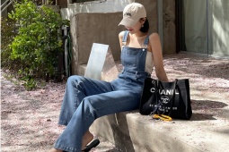 Thời trang - Diện quần yếm theo 4 kiểu này đảm bảo quyến rũ