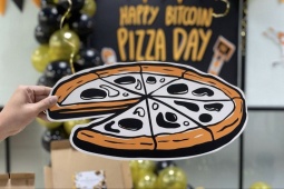 Công nghệ thông tin - Ngày này 14 năm trước, có người dùng 10.000 Bitcoin mua 2 chiếc bánh pizza