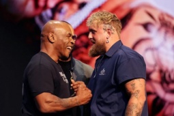 Thể thao - Jake Paul chờ đấm nhau với Mike Tyson: Máy bay chở “ông cháu” bị sét đánh