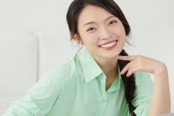 Vướng tranh cãi, Khánh Vy phản ứng ra sao?