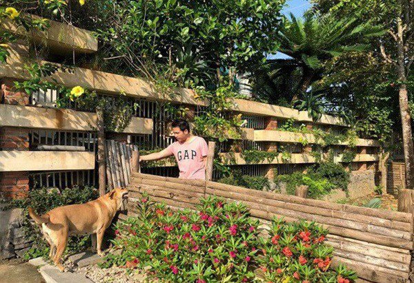 3 căn biệt thự đẹp như mơ của "Ông hoàng nhạc đỏ" - 5