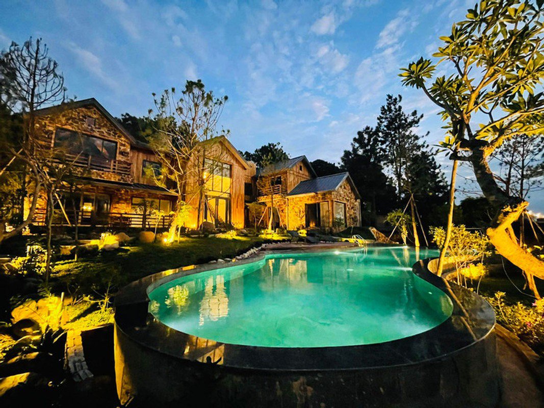 3 căn biệt thự đẹp như mơ của "Ông hoàng nhạc đỏ" - 1