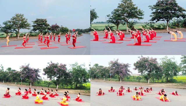 Nhóm 16 người tập yoga trên đường.