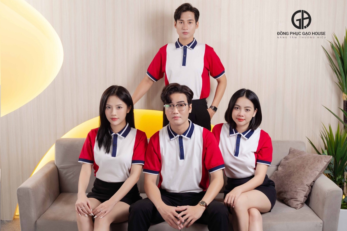   Đồng phục công ty phối sườn màu đỏ sang trọng