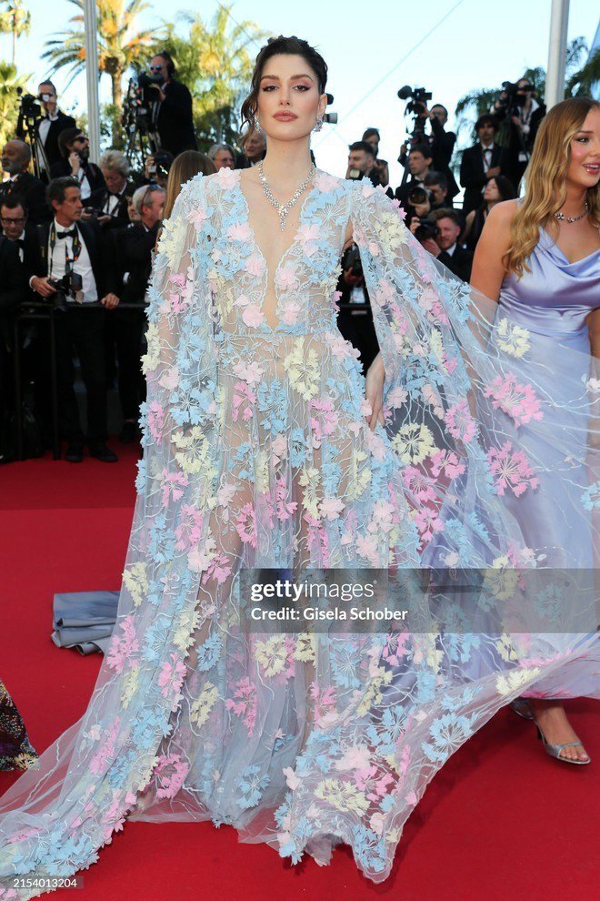 Cannes ngày 8: Đầm cắt xẻ bạo, mặc như không của dàn sao nữ - 18