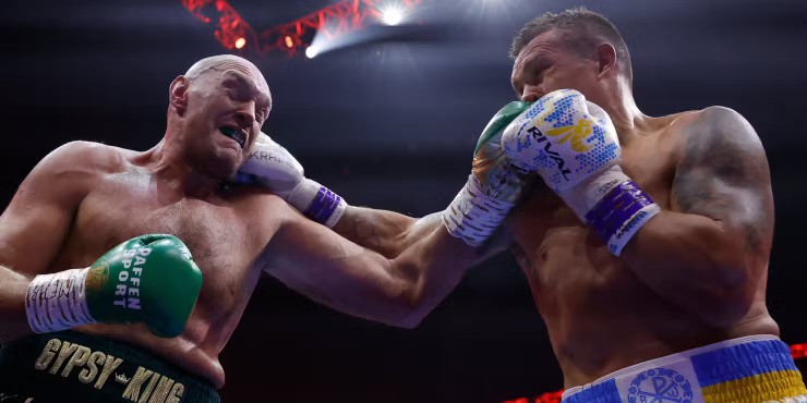 Fury bị Usyk knock-out ở hiệp 9