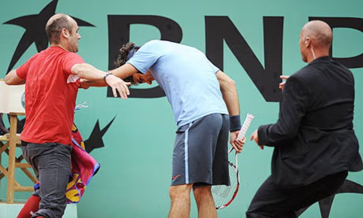 Federer sợ hãi khi fan tiếp cận tại chung kết Roland Garros 2009