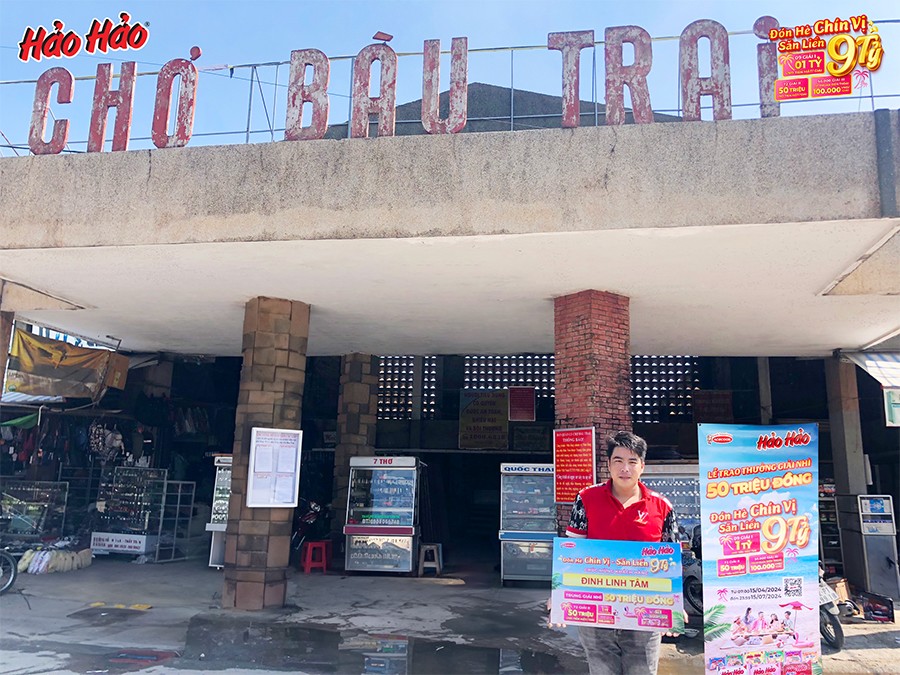 Tiếp nối giải nhất, các chủ nhân giải nhì cũng đã nhận tận tay giải thưởng giá trị.