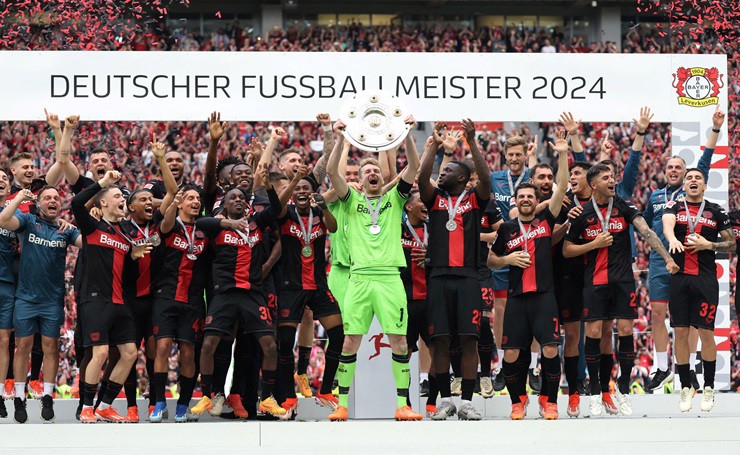 Bayer Leverkusen vô địch Bundesliga với thành tích bất bại