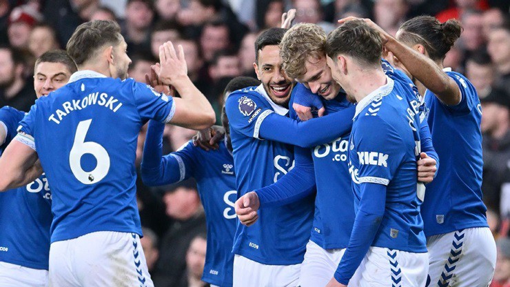 Everton xuất sắc trụ hạng dù bị trừ 8 điểm mùa này