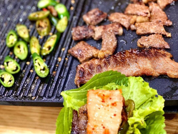 Thịt nướng Hàn Quốc tại nhà ngon chẳng kém ở tiệm.