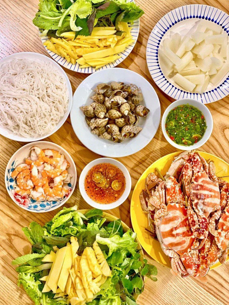 Mỹ nhân đảm đang nhất VFC: Bếp bóng loáng, mâm cơm nhà nhìn món nào cũng thèm! - 17