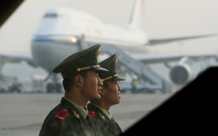Năm 2023, Trung Quốc đã bắt giữ được hơn 1.200 người đào tẩu ra nước ngoài. Ảnh: Bloomberg.