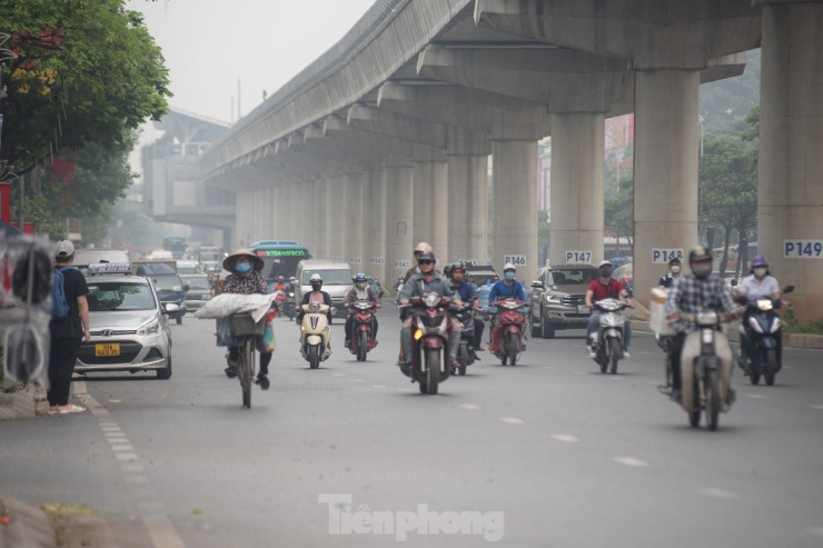 Sương mù đậm đặc, AQI cao bao phủ Hà Nội, người dân cần cẩn trọng