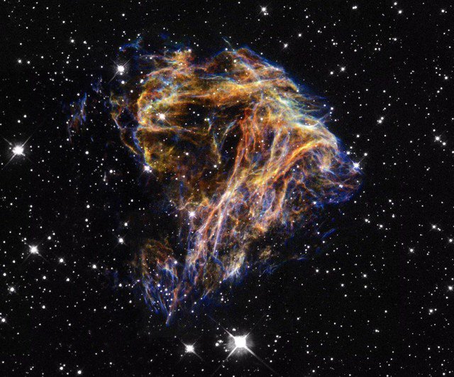 Một tàn dư siêu tân tinh được cho là tạo ra sao từ được chụp bởi Kính viễn vọng không gian Hubble. Sao từ này sẽ phát nổ lần nữa và tạo ra một siêu tân tinh khác có sự xuất hiện của quá trình vr - Ảnh: NASA