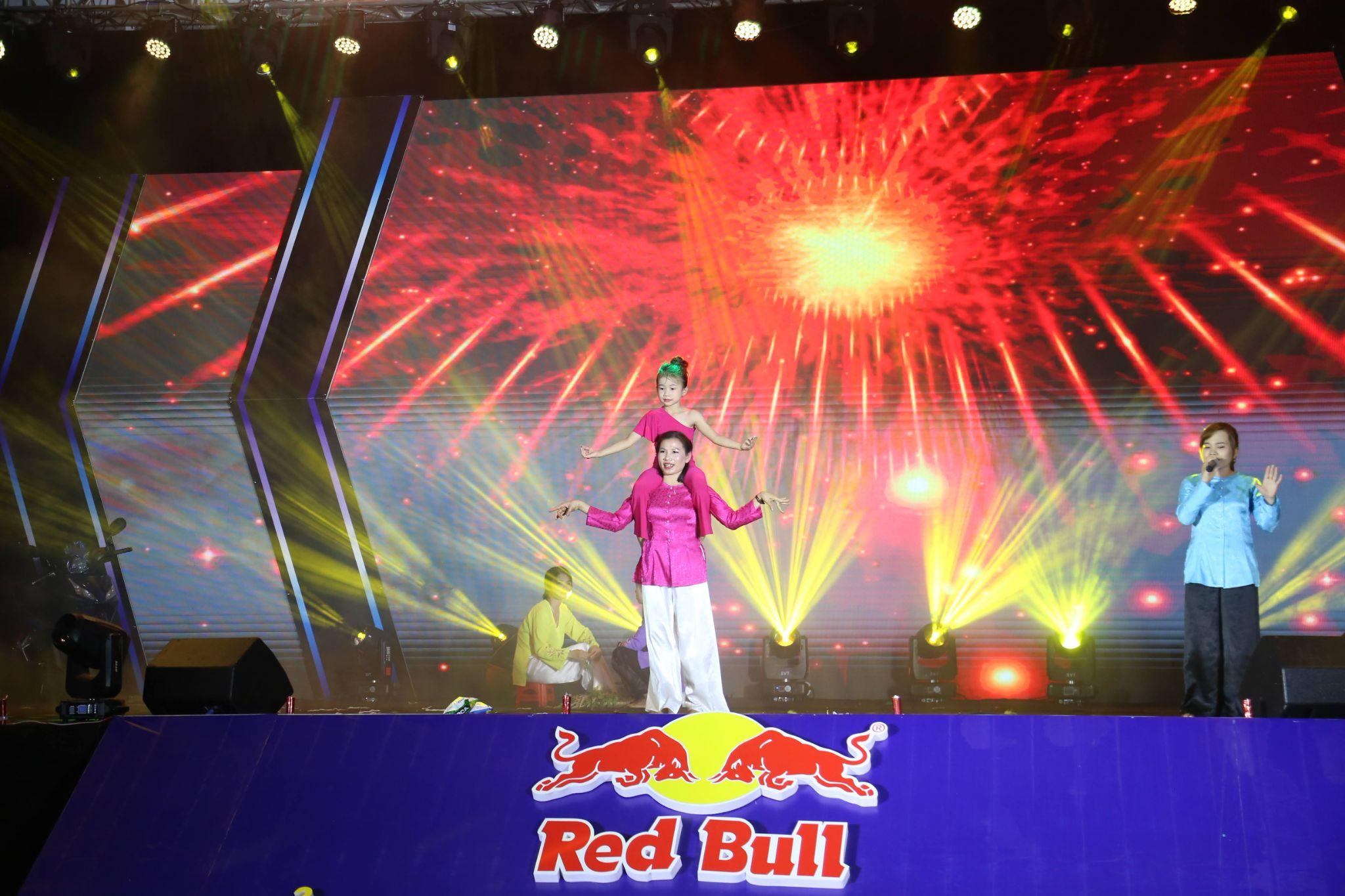 Một trong những tiết mục tài năng trong cuộc thi tìm kiếm “Tài năng thanh niên công nhân”