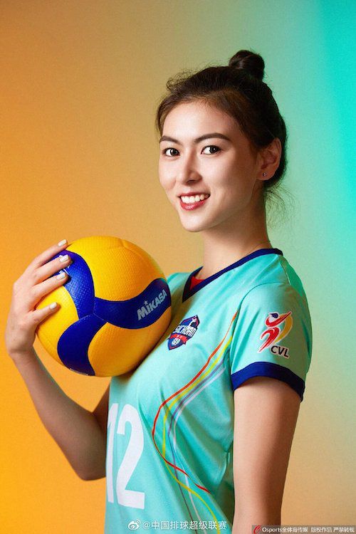 Nhan sắc nữ VĐV bóng chuyền được ví như Trương Bá Chi tại cup VTV9 - Bình Điền 2024 - 2