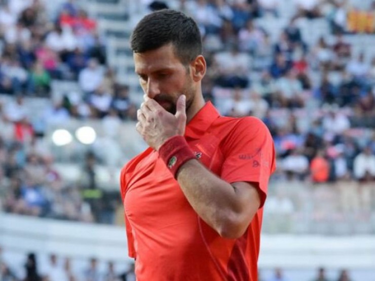 Djokovic thừa nhận không khỏe trong trận thua sốc, lo lắng khả năng dự Roland Garros