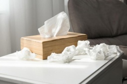 Tại sao không nên đặt giấy vệ sinh ở đầu giường?