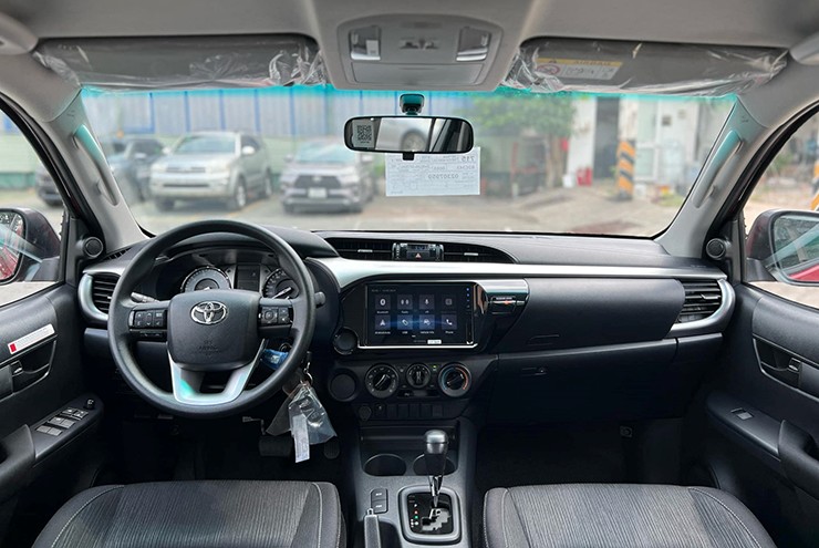 Xe bán tải Toyota Hilux mới có mặt tại đại lý, giá từ 668 triệu đồng - 5