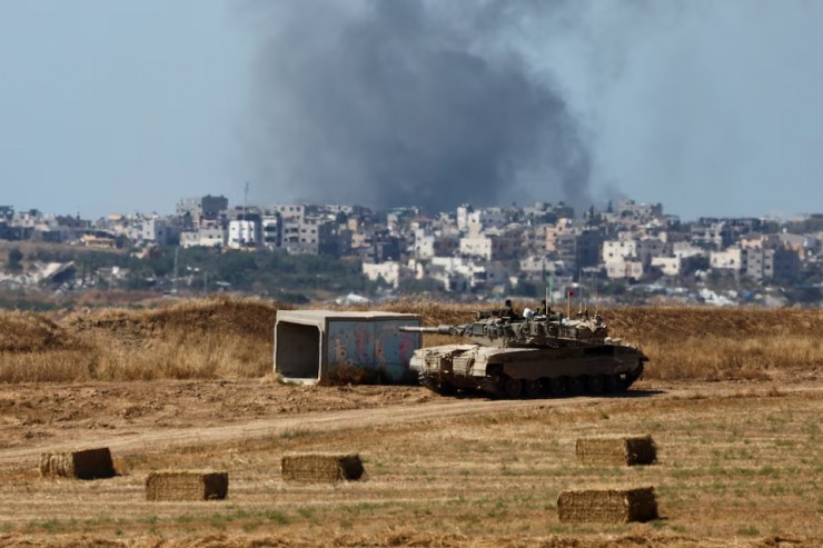 
Xe tăng của Israel tại TP Rafah (phía Nam Dải Gaza) hôm 15-5. Ảnh: REUTERS