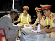 Tin tức trong ngày - CSGT Hậu Giang phạt nồng độ cồn 25 công chức, viên chức