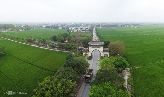 Cổng làng ở đầu xã Quỳnh Đôi. Ảnh: Đức Hùng