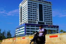 Tin tức trong ngày - Di chuyển rào chắn "ngăn" bệnh nhân vào Bệnh viện TTH Quảng Bình