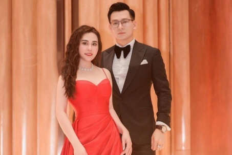 Hoa hậu Phan Kim Oanh dịu dàng sánh đôi cùng MC Thế Cương