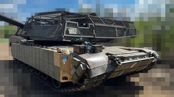 Xe tăng M1 Abrams được Ukraine lắp lồng sắt quanh tháp pháo.