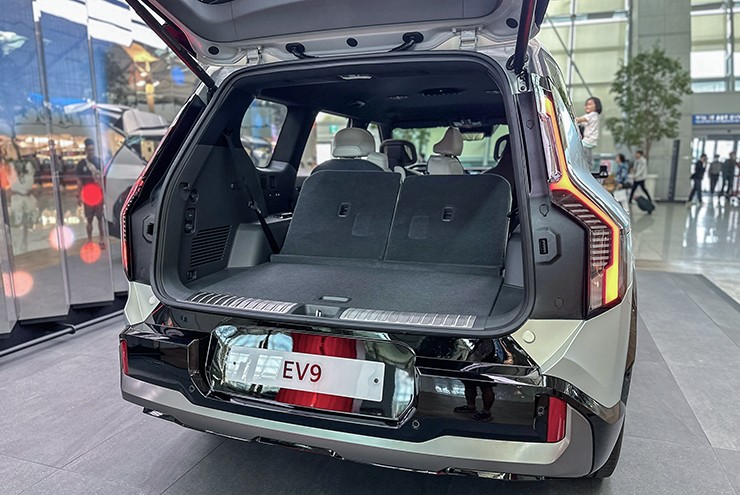 Chi tiết mẫu xe điện KIA EV9, giá từ 1,4 tỷ đồng - 6