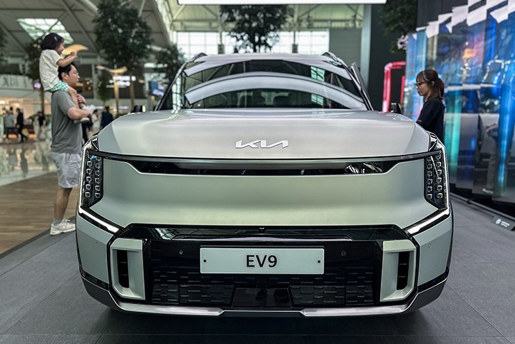 Chi tiết mẫu xe điện KIA EV9, giá từ 1,4 tỷ đồng - 2