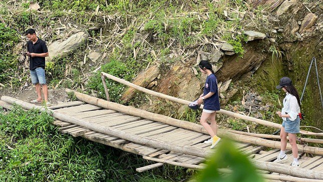 Du khách thích thú trải nghiệm ‘bản làng trên mây’ ở Yên Bái - 5