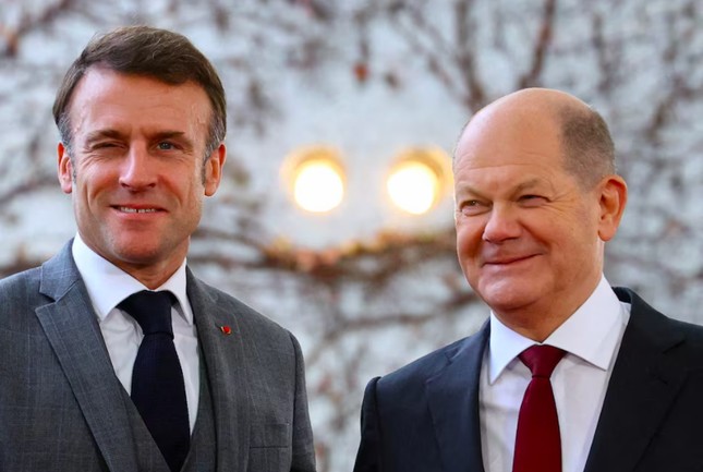 Tổng thống Pháp Emmanuel Macron và Thủ tướng Đức Olaf Scholz. (Ảnh: Reuters)