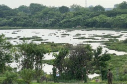 Pháp luật - Thanh niên chết dưới hồ nước trong Đại học Quốc gia, trên lưng mang cục đá