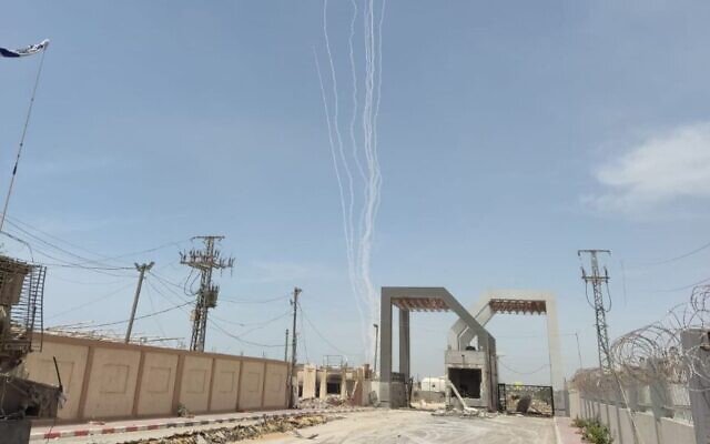Khoảnh khắc rocket được Hamas phóng về phía Israel từ thành phố Rafah vào ngày 26/5/2024.&nbsp;Ảnh: Times of Israel.