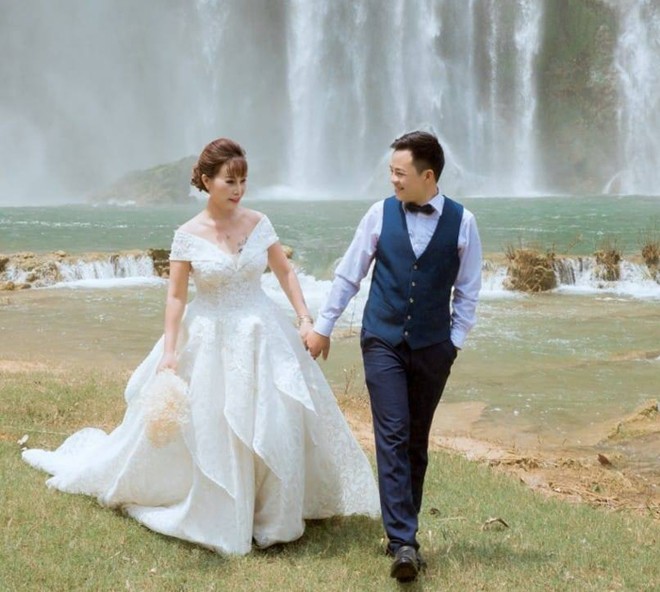 Cặp đôi lệch tuổi Thu Sao - Hoa Cương kết hôn vào năm 2018