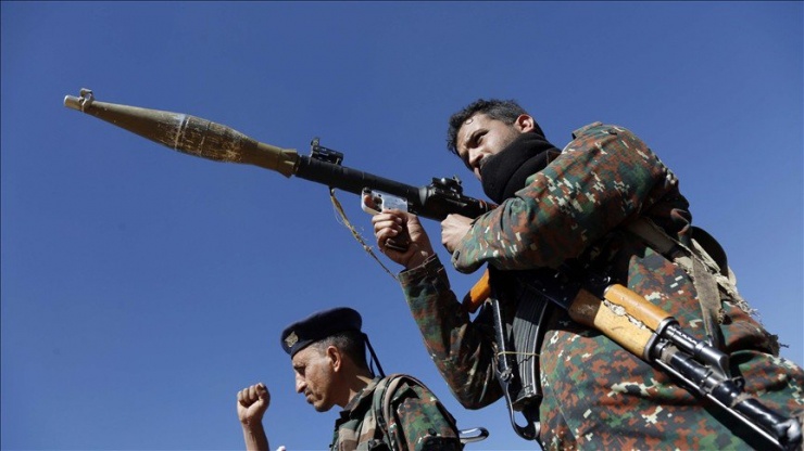 Houthis tuyên bố đã tiến hành tấn công vào 3 tàu thương mại và 2 tàu khu trục Mỹ. Ảnh: ANADOLU AJANSI