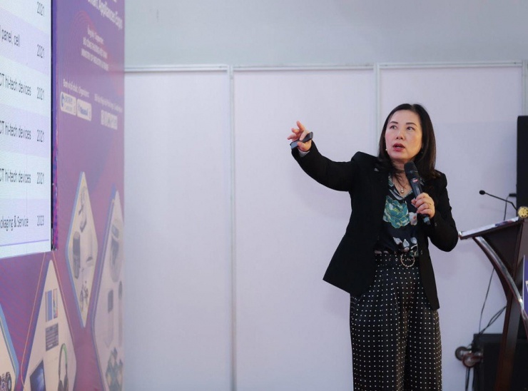 Bà Đỗ Thị Thúy Hương, Uỷ viên Ban chấp hành Hiệp hội doanh nghiệp Điện tử Việt Nam