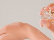 Thị trường - Tiêu dùng - Thu hồi, tiêu hủy 8 loại nước hoa nhập khẩu
