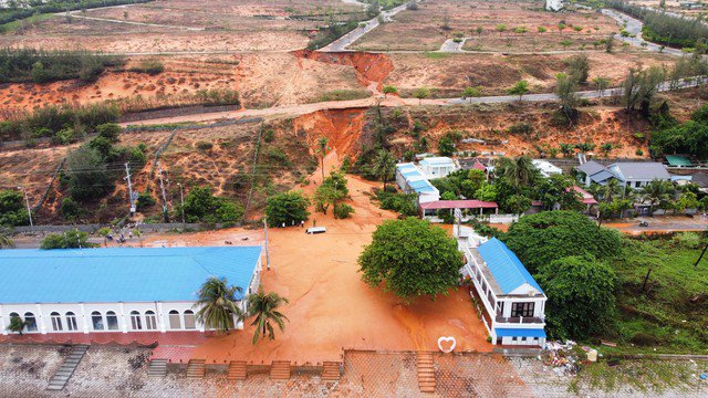 Nguy Cơ Sạt Lở Cao Tại Dự Án Gây Sạt Lở Cát Ở Mũi Né