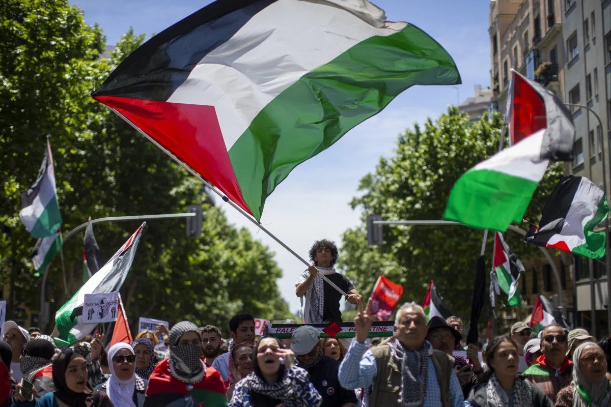 Biểu tình ở Tây Ban Nha, kêu gọi chính phủ công nhận nhà nước Palestine (ảnh: Reuters)