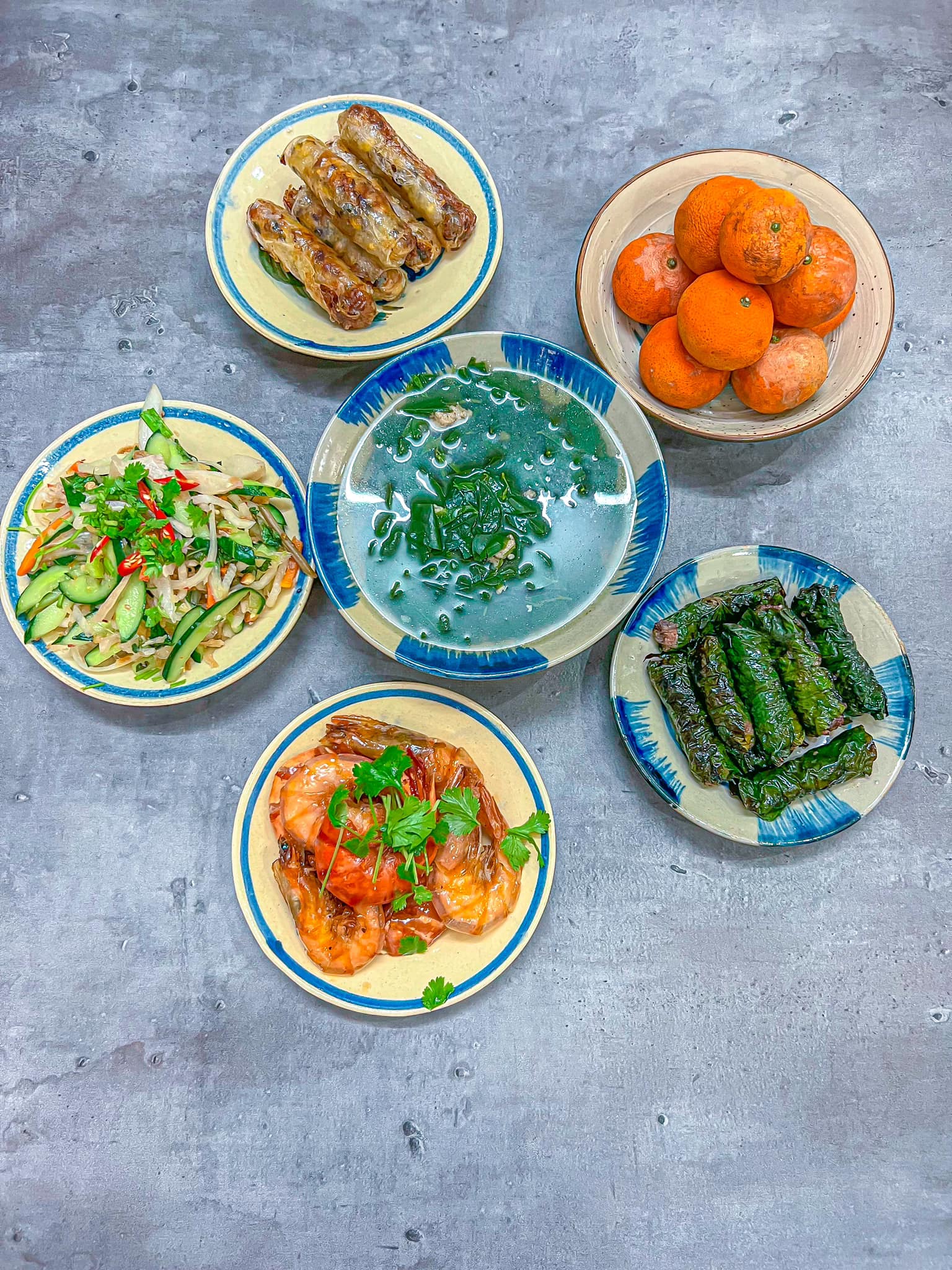 Bò cuộn lá lốt - Tôm rim - Gỏi tai - Canh rau ngót