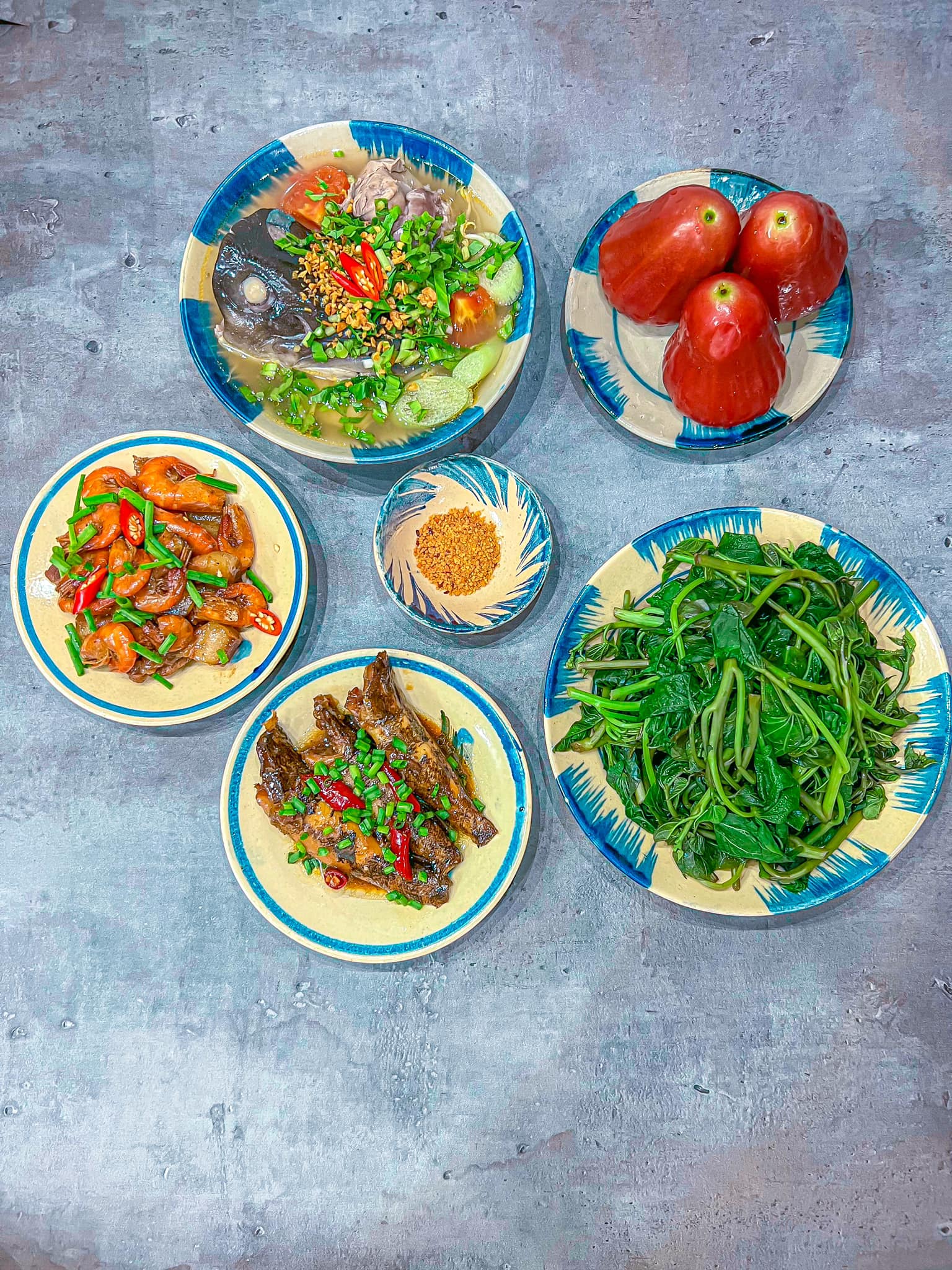 Cá bống kho keo - Thịt ba chỉ rang tép - Rau lang luộc - Canh chua cá bớp