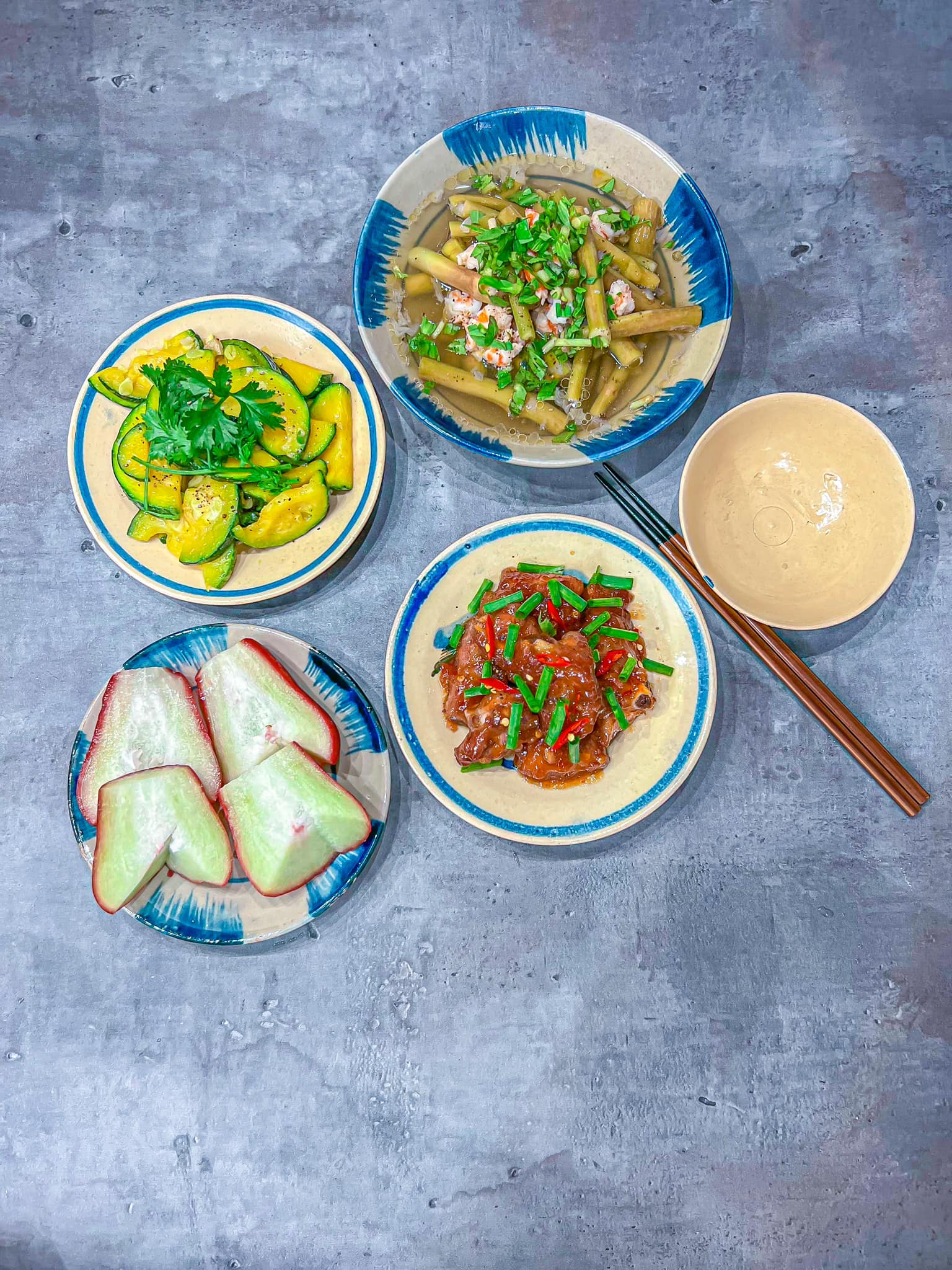 Sườn ram - Bí non xào tỏi - Canh đọt khoai nấu tôm tươi
