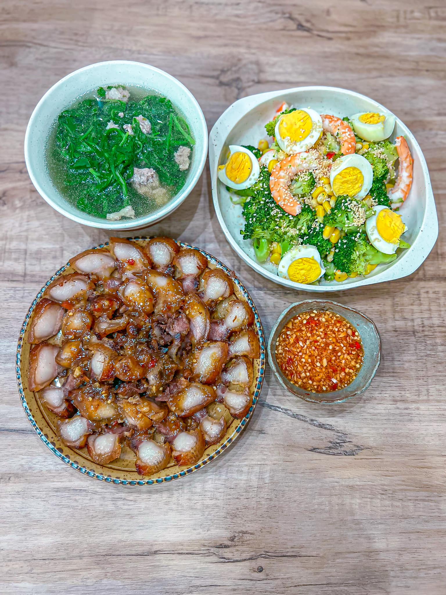 Thịt xá xíu - Salad - Canh cải