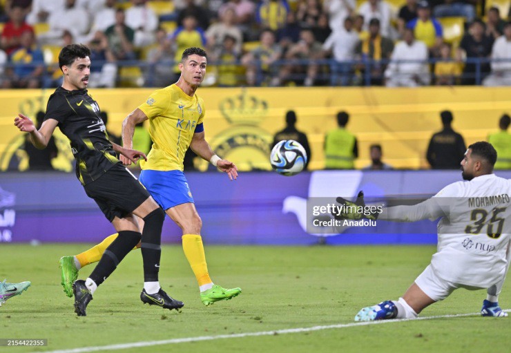 Ronaldo lập cú đúp giúp Al Nassr đại thắng Al Ittihad