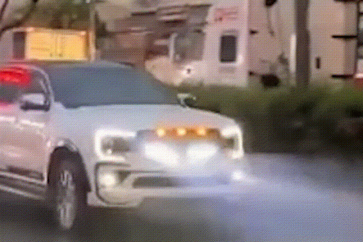 Tài xế lắp đèn chớp như "sân khấu di động" bị phạt